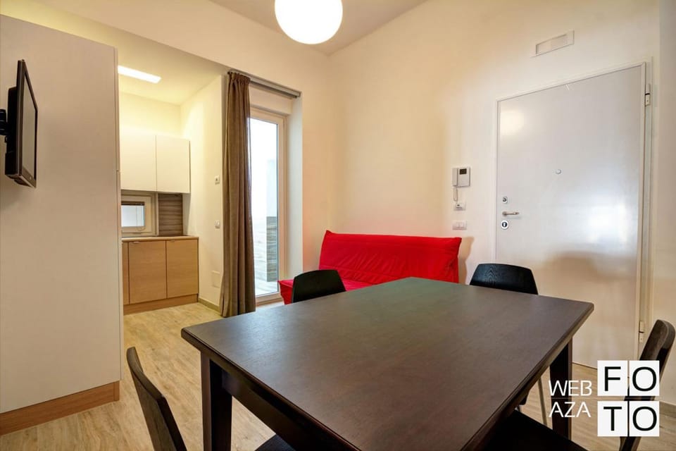 Day, Summer, TV and multimedia, Kitchen or kitchenette, Living room, Seating area, Dining area, On site