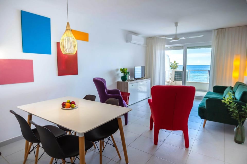 Natural landscape, Living room, Seating area, Dining area, Sea view