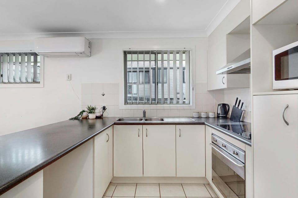 4Bed Family Home -Golden Moments House in Upper Coomera