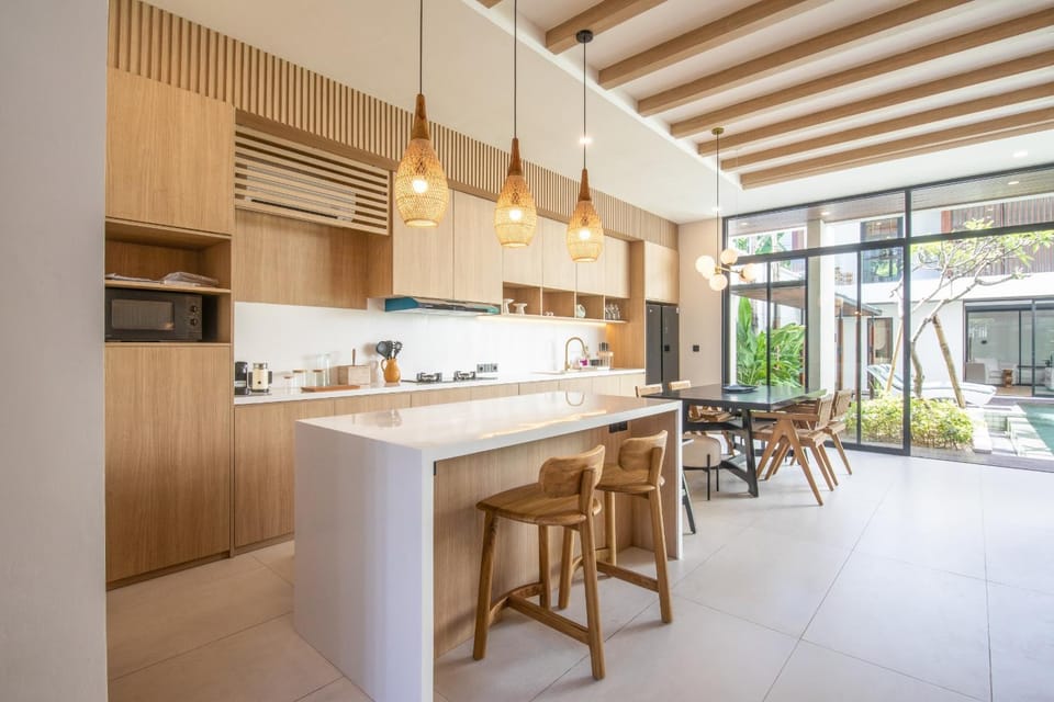 Elegant 3BR Escape Canggu AC 5min Shore House in North Kuta