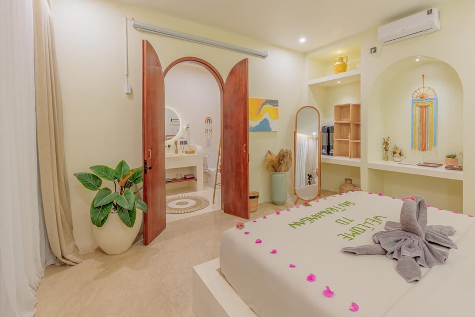 Photo of the whole room, Bedroom