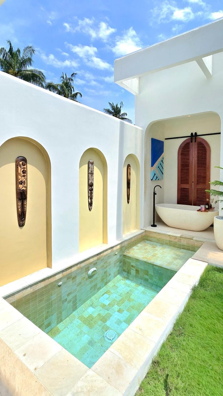 Pool view, Swimming pool, Bath