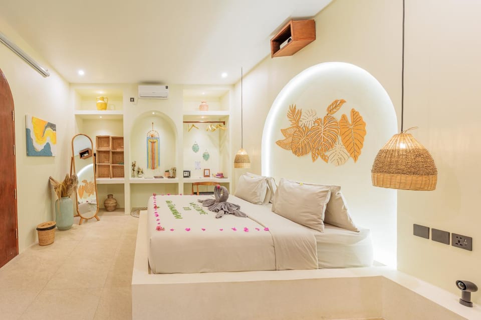 Bed, Photo of the whole room, Bedroom, towels, air conditioner