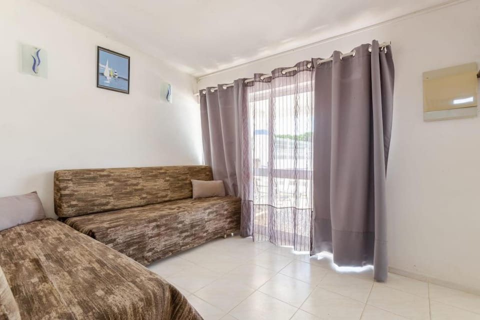 Bed, Living room