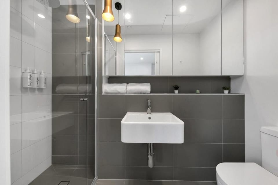 Entire South Melb Apt with 2Brm 2Bath and Balcony Apartment in Southbank