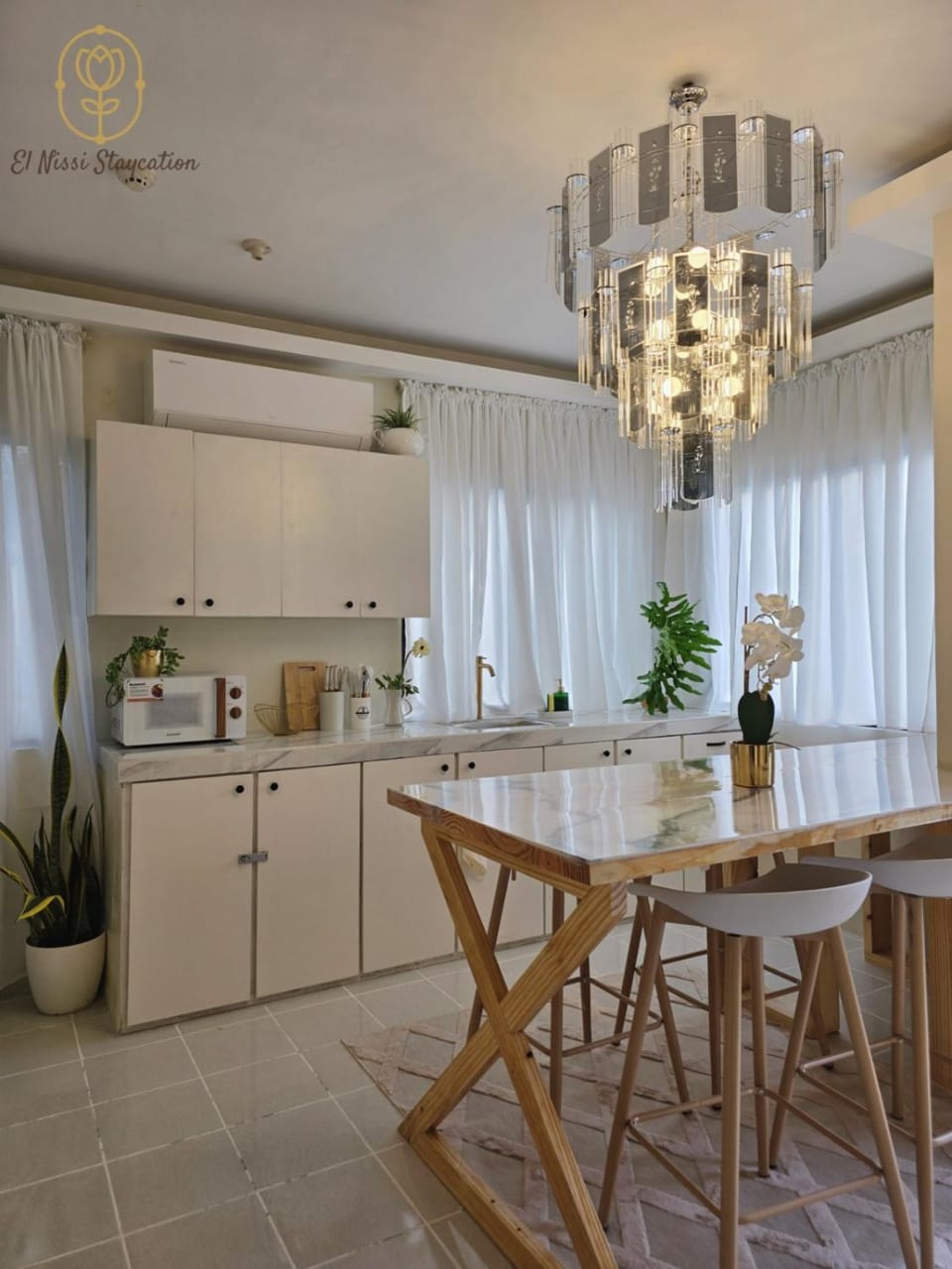 El Nissi Staycation, The Farmhouse Suite, Enchanted Kingdom Apartment in Santa Rosa