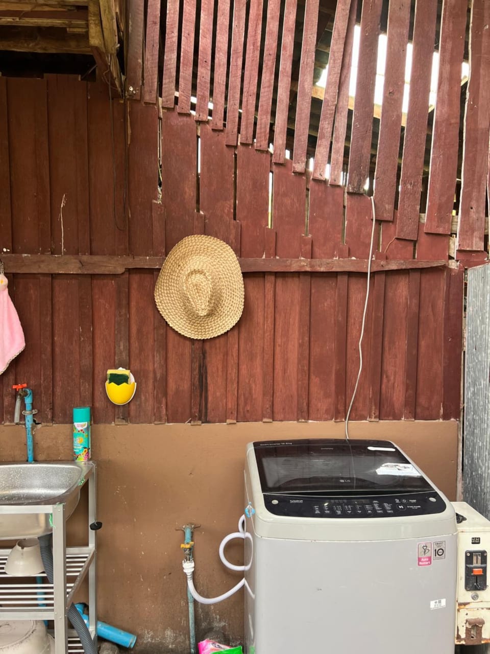 Kitchen or kitchenette, washing machine