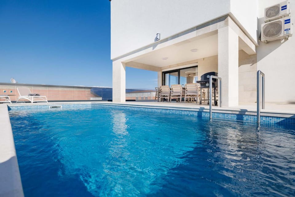 Property building, Swimming pool