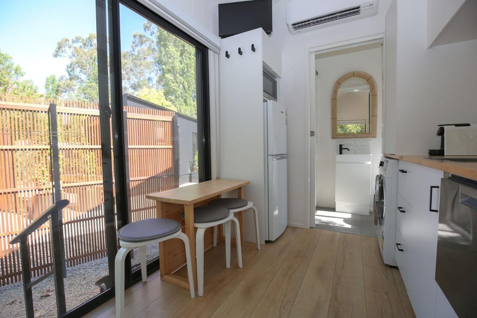 Bathroom, TV and multimedia, Coffee/tea facilities, Kitchen or kitchenette, Dining area, heating, microwave, air conditioner