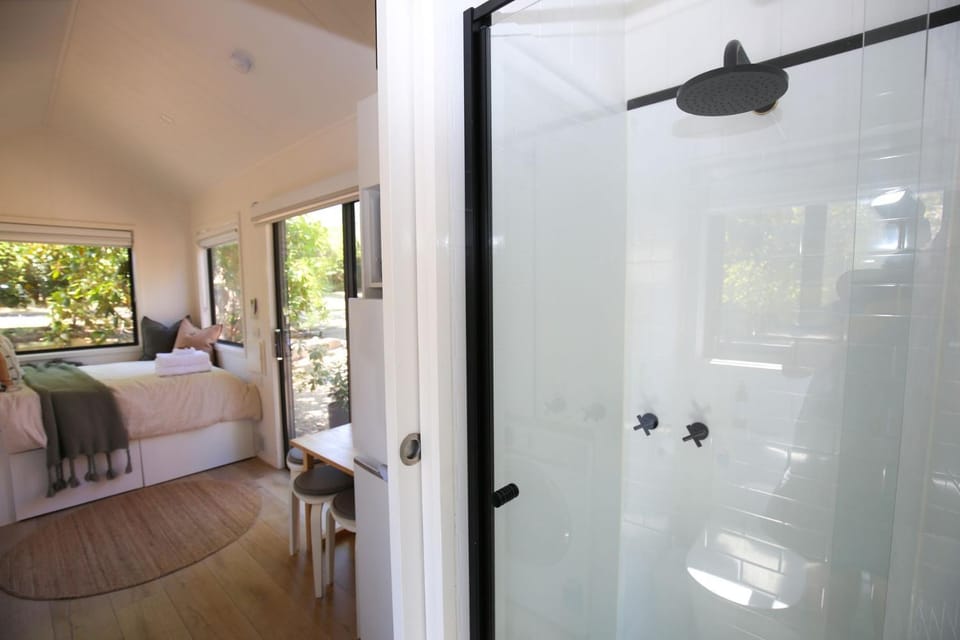 Shower, Bed, Bathroom, Bedroom, towels