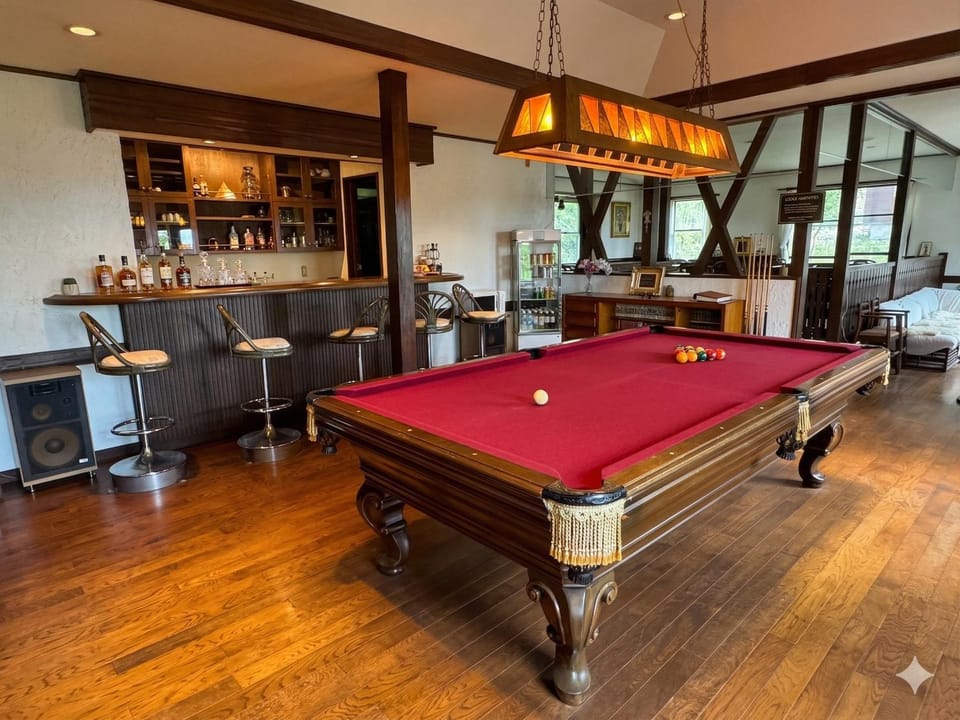Billiard, Lounge or bar