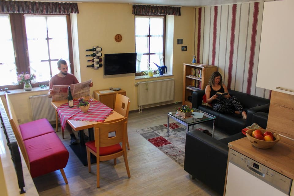 Communal lounge/ TV room, TV and multimedia, Living room, Seating area, Dining area