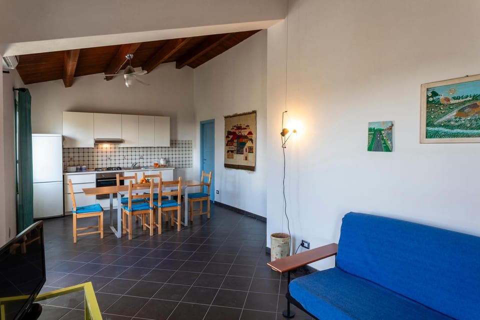 TV and multimedia, Balcony/Terrace, Kitchen or kitchenette, Living room, Dining area, internet, pet friendly, air conditioner
