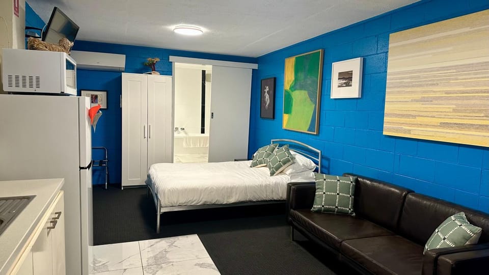 Bathroom, Kitchen or kitchenette, Living room, Photo of the whole room, Bedroom