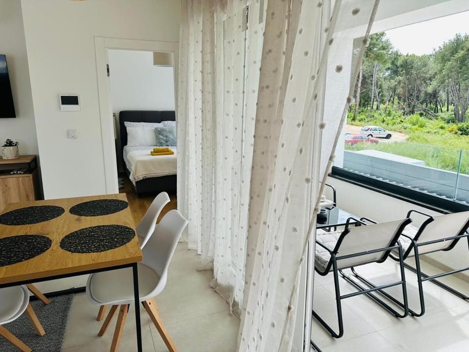View (from property/room), Balcony/Terrace, Dining area