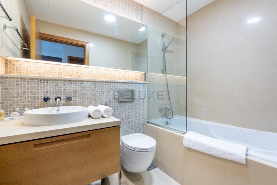 Shower, Toilet, Bathroom, Bath, towels
