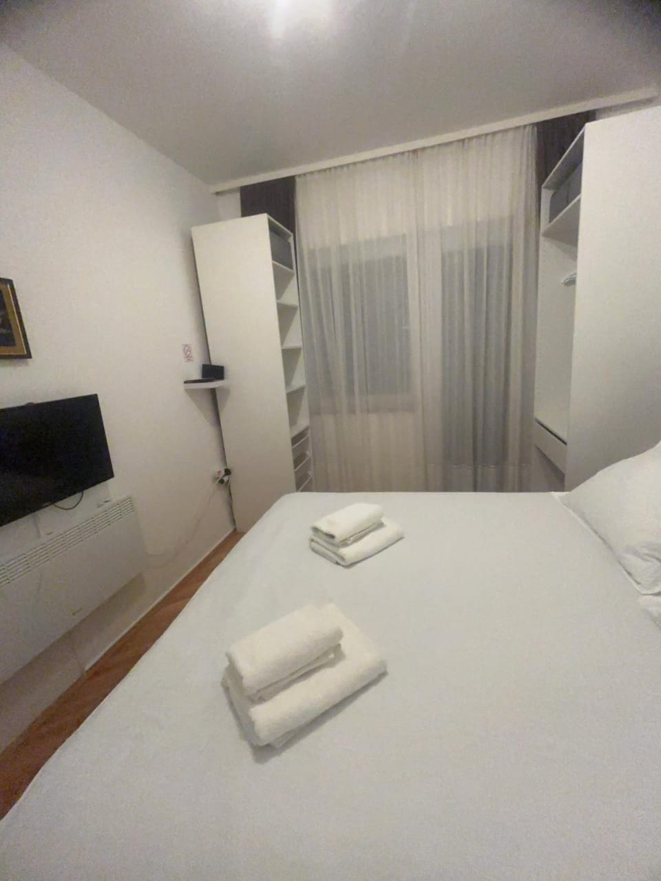 Bed, TV and multimedia, towels