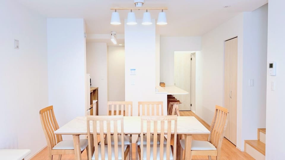 Kitchen or kitchenette, Living room, Seating area, Dining area