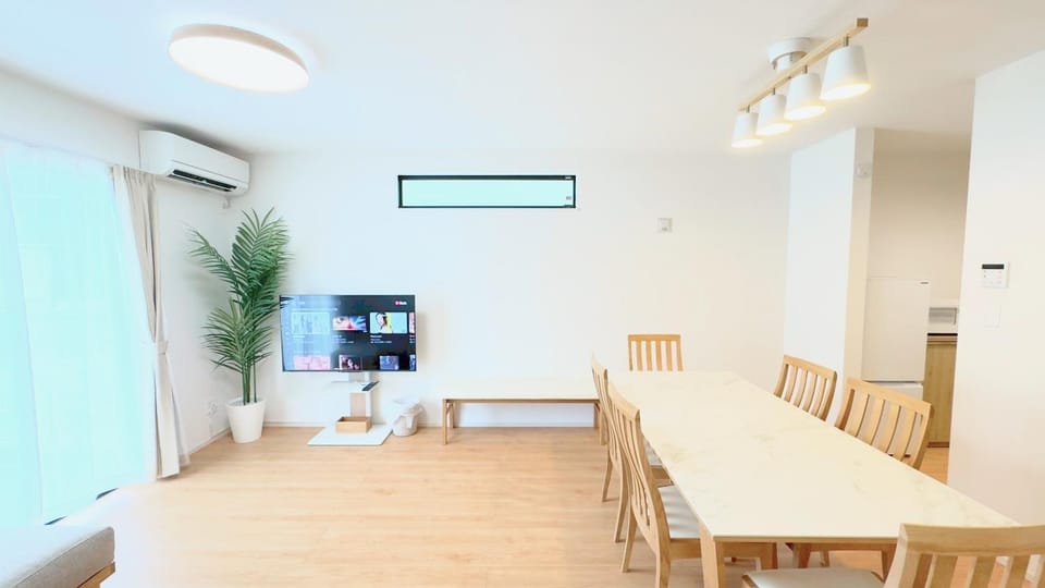 TV and multimedia, Kitchen or kitchenette, Living room, Seating area, Dining area, kitchen, kitchen, air conditioner