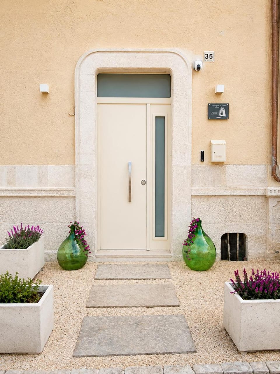 Facade/entrance