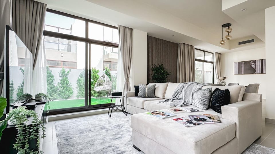 Trophy-Lux Villa w Big Garden & BBQ Grill Apartment in Dubai