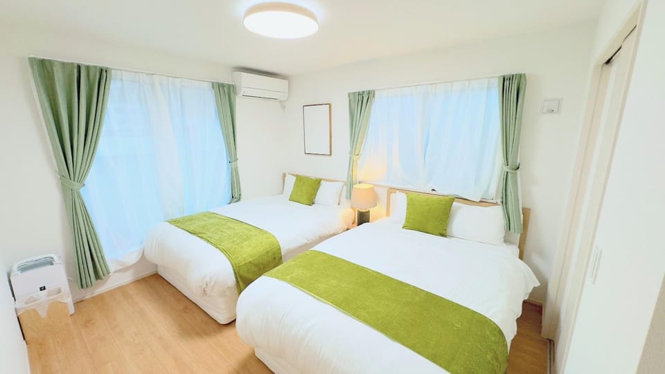 Bed, Photo of the whole room, Bedroom, air conditioner