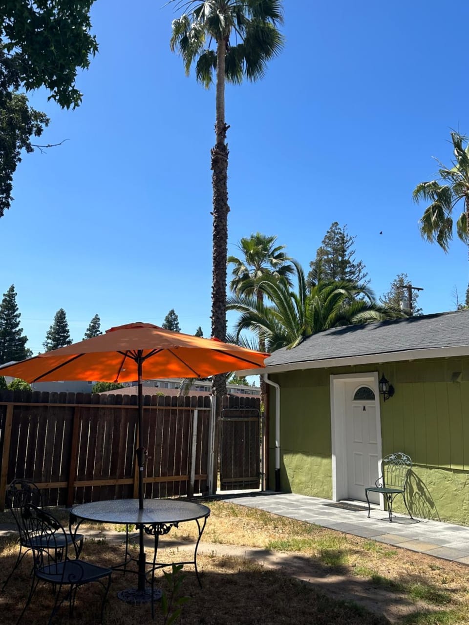 Private Suites Bed and Breakfast in Arden-Arcade