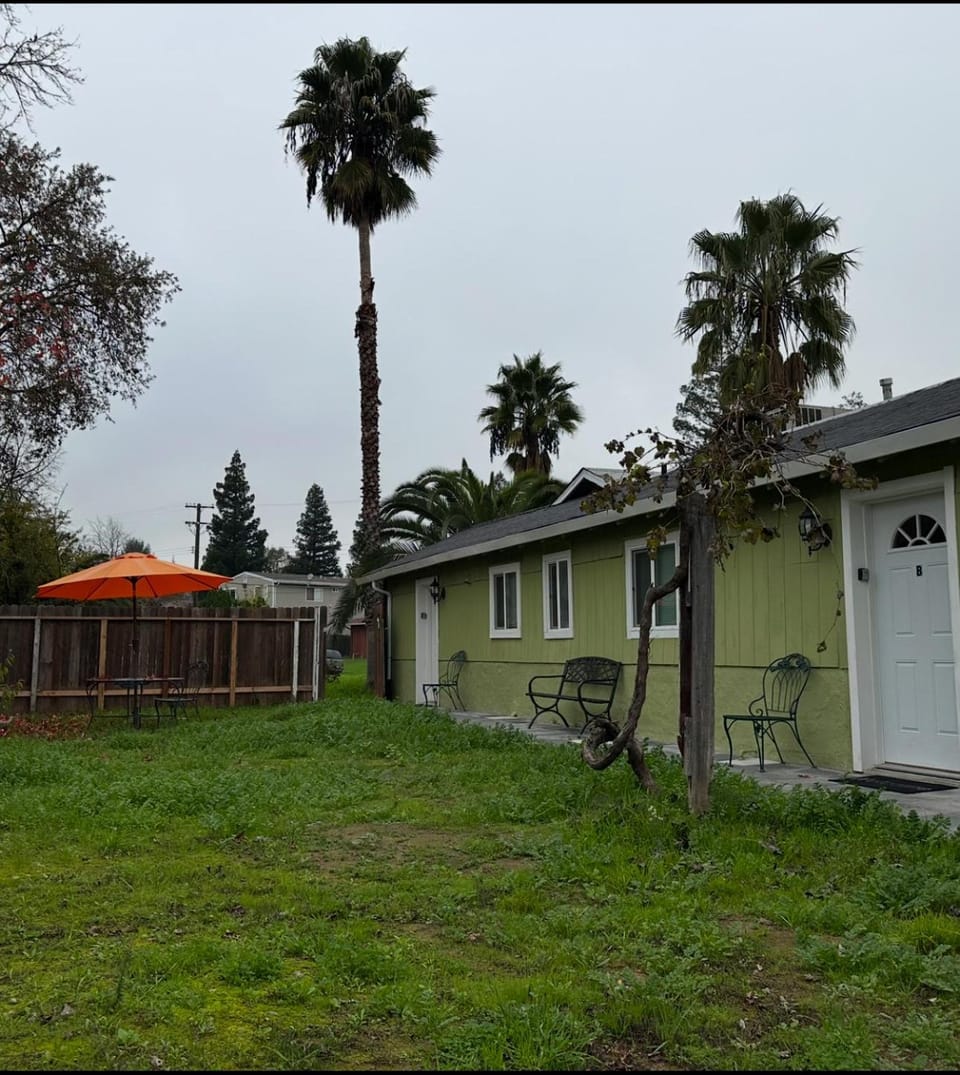 Private Suites Bed and Breakfast in Arden-Arcade