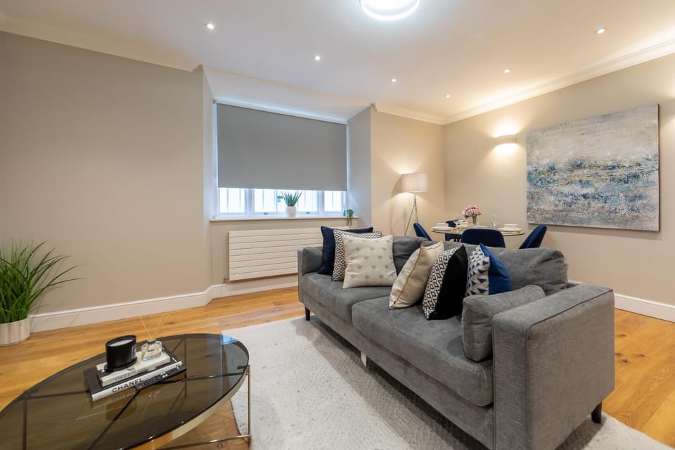 London luxury 3BD 3BTH Knightsbridge, Chelsea Lower Ground Floor Flat Apartment in City of Westminster