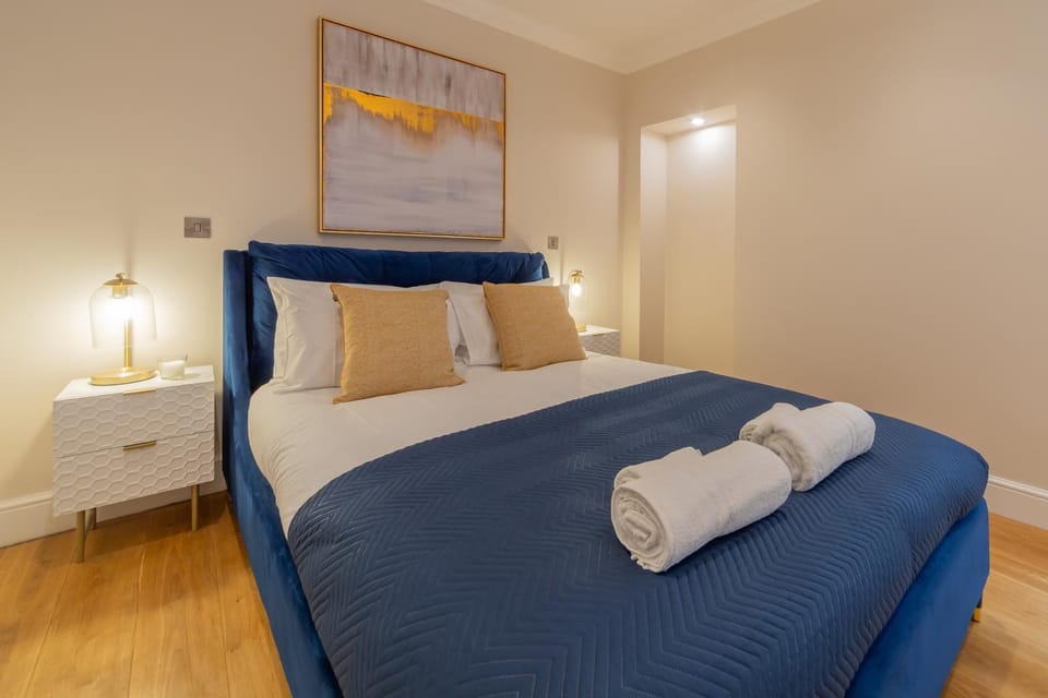 London luxury 3BD 3BTH Knightsbridge, Chelsea Lower Ground Floor Flat Apartment in City of Westminster