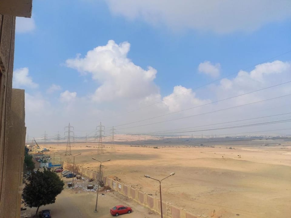pyramids quite flat near new museum & hadayk ahram Apartment in Egypt