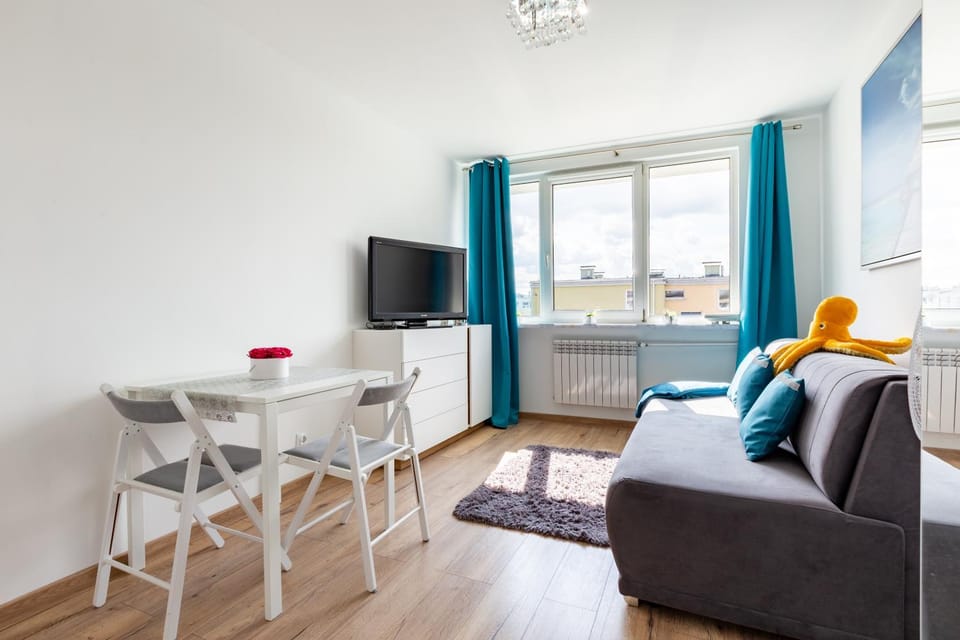 Communal lounge/ TV room, TV and multimedia, Living room, Seating area, Dining area, Evening entertainment