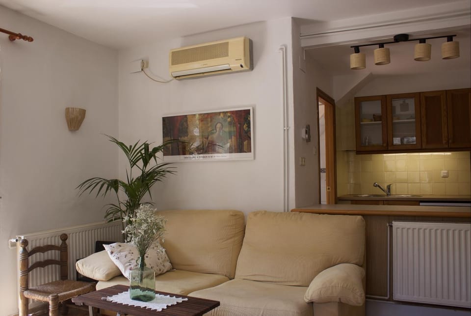 Living room, Seating area, internet, air conditioner