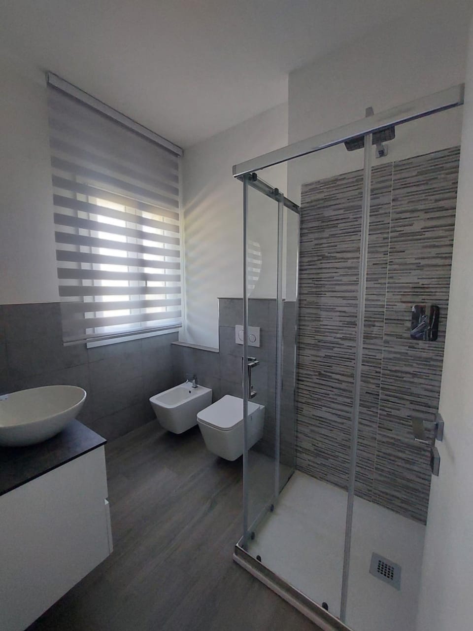 Shower, Toilet, Bathroom, bidet, towels