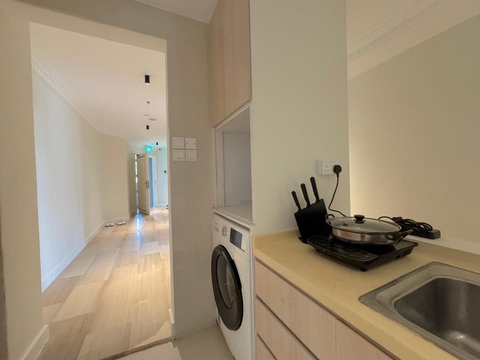 Kitchen or kitchenette, stove, washing machine