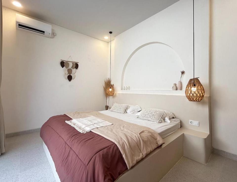 Bed, Bedroom, wardrobe, air conditioner