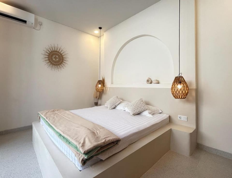 Bed, Bedroom, wardrobe, air conditioner