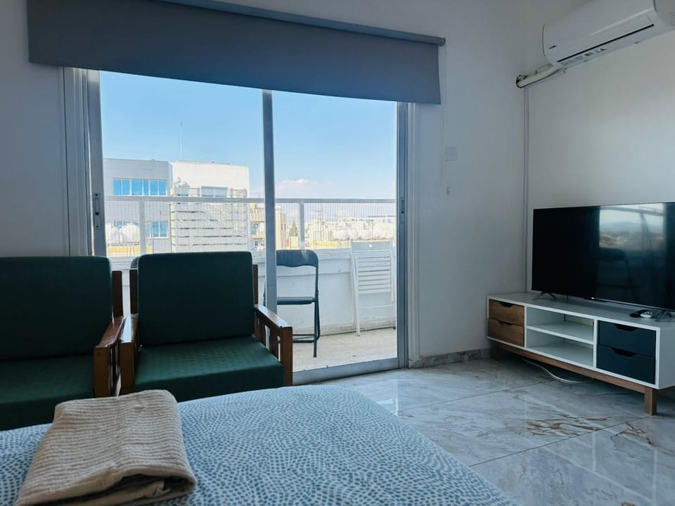 Bed, TV and multimedia, Balcony/Terrace, Seating area, Evening entertainment, Bedroom, air conditioner