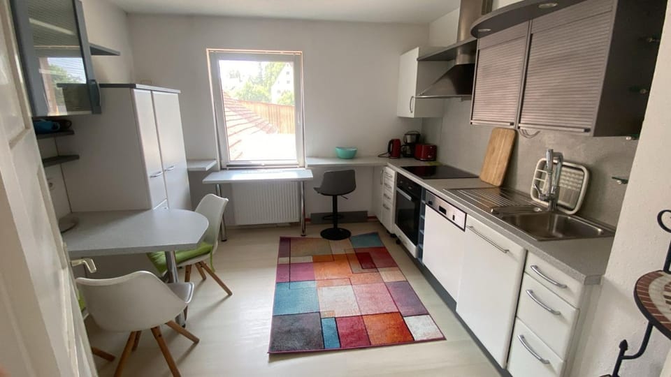 Übernachtungen 75 m2 Unterkunft Großer Parkplatz WLAN 1 Stock im Haus Apartment in Baden-Württemberg