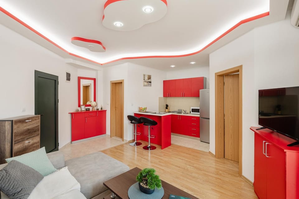 Kitchen or kitchenette, Living room, Seating area, minibar, pet friendly