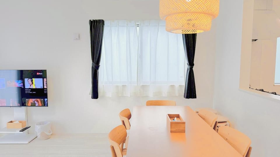 TV and multimedia, Living room, Seating area, Dining area