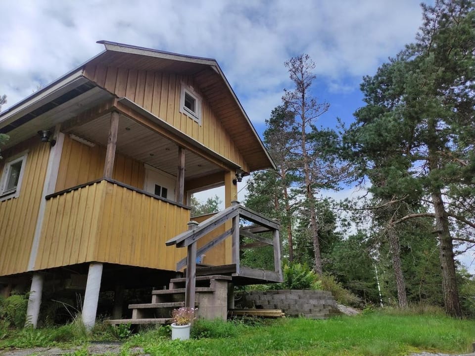 Cozy cottage with sauna at Tyresta close to Stockholm House in Stockholm County