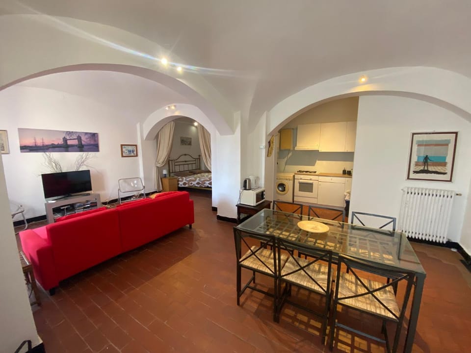 TV and multimedia, Kitchen or kitchenette, Living room, Seating area, Dining area, oven