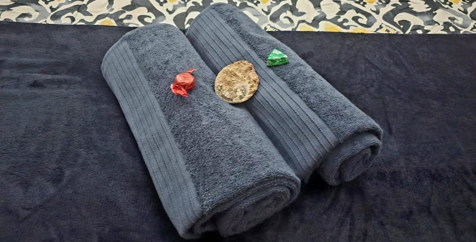 Bedroom, towels