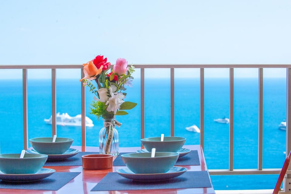 Natural landscape, View (from property/room), Balcony/Terrace, Dining area, Sea view