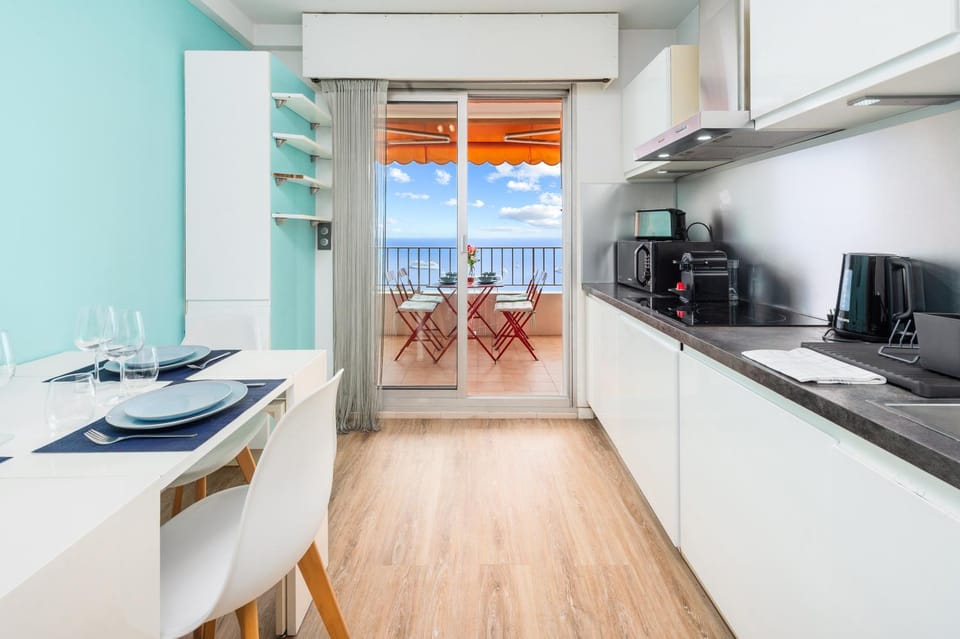 Coffee/tea facilities, Balcony/Terrace, Kitchen or kitchenette, Dining area, oven, stove, toaster