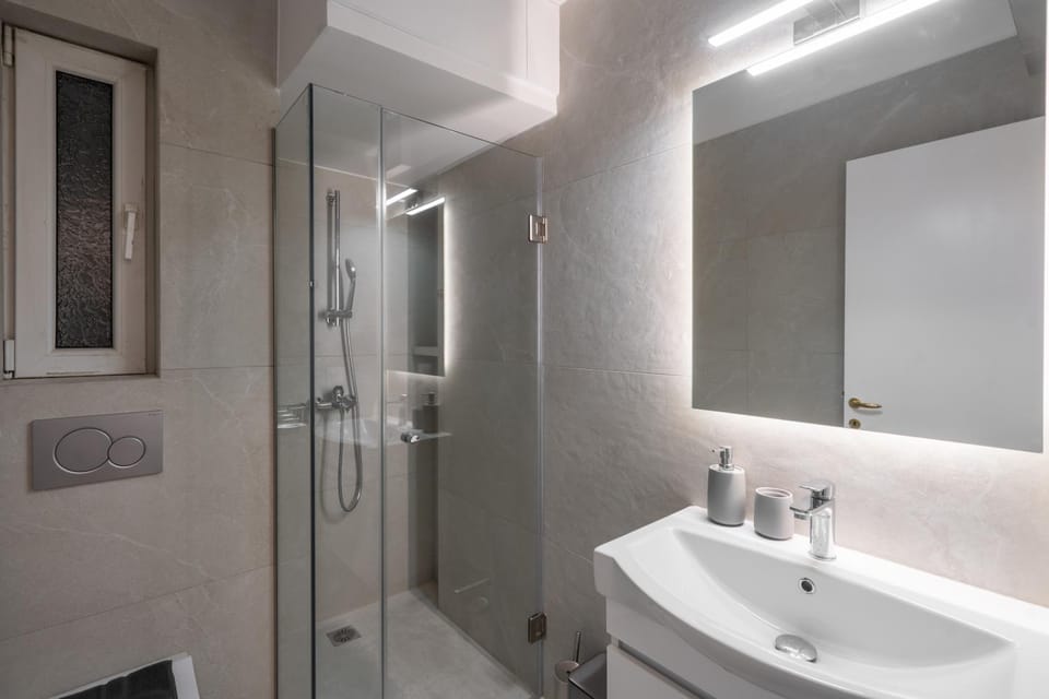 Shower, Bathroom, towels