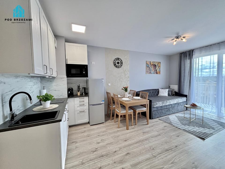 Kitchen or kitchenette, Living room, Seating area, Dining area