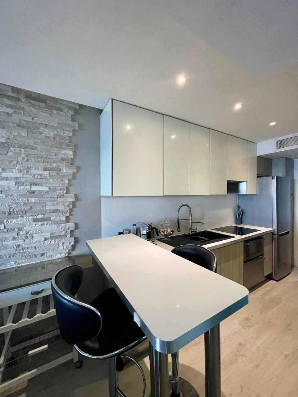 Kitchen or kitchenette, Dining area, oven, pet friendly, stove