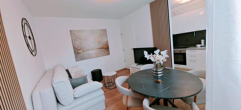 TV and multimedia, Living room, Dining area